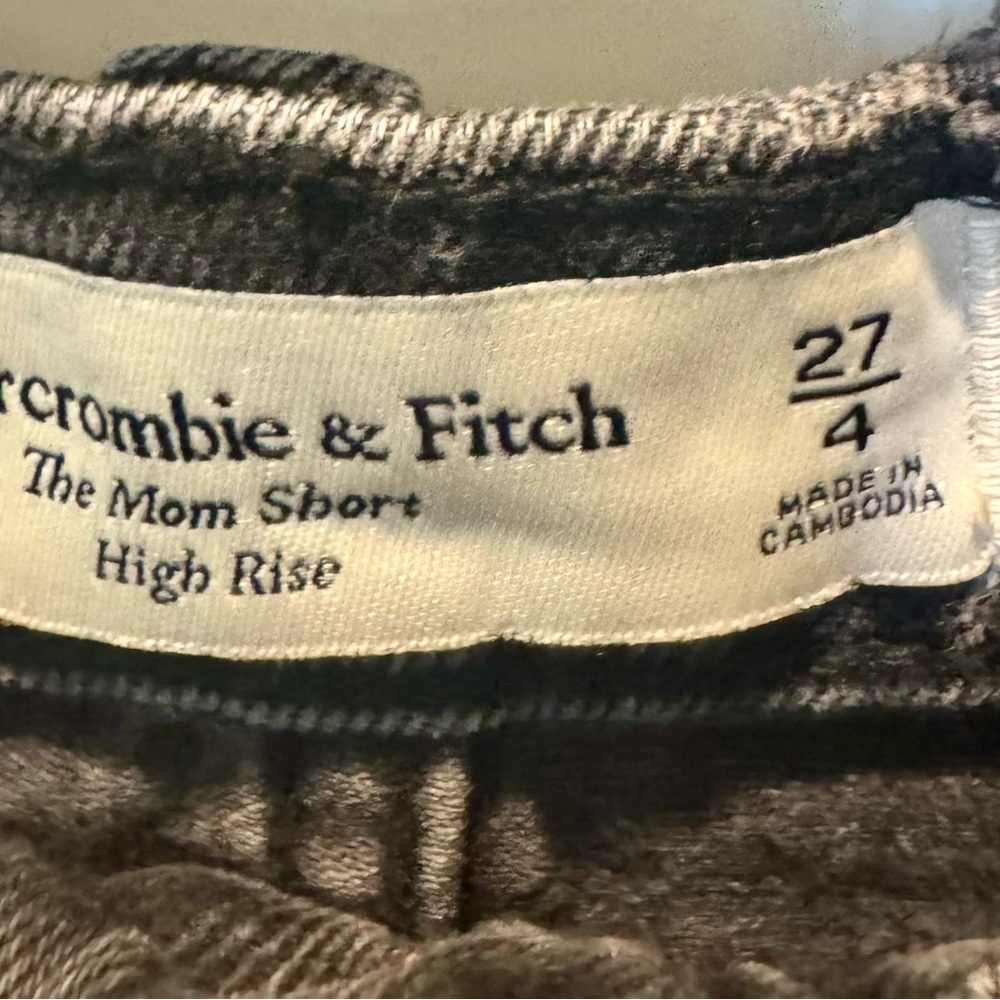 Abercrombie & Fitch Women’s Mom High Rise Jean Shorts - Picture 3 of 4